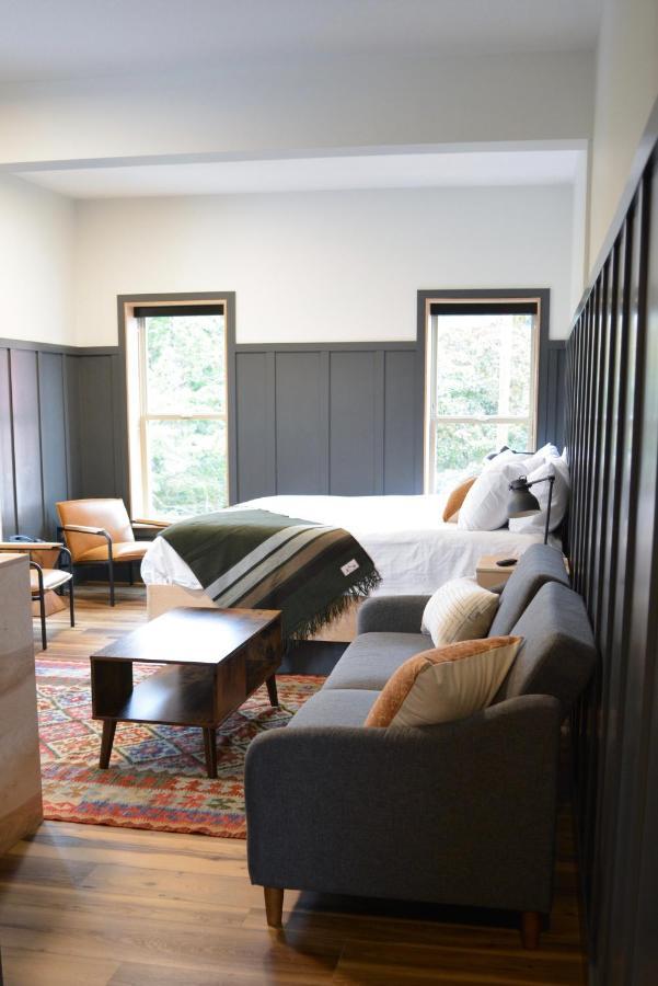 The Flying Steamshovel Inn Rossland Extérieur photo