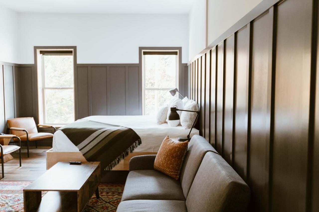 The Flying Steamshovel Inn Rossland Extérieur photo