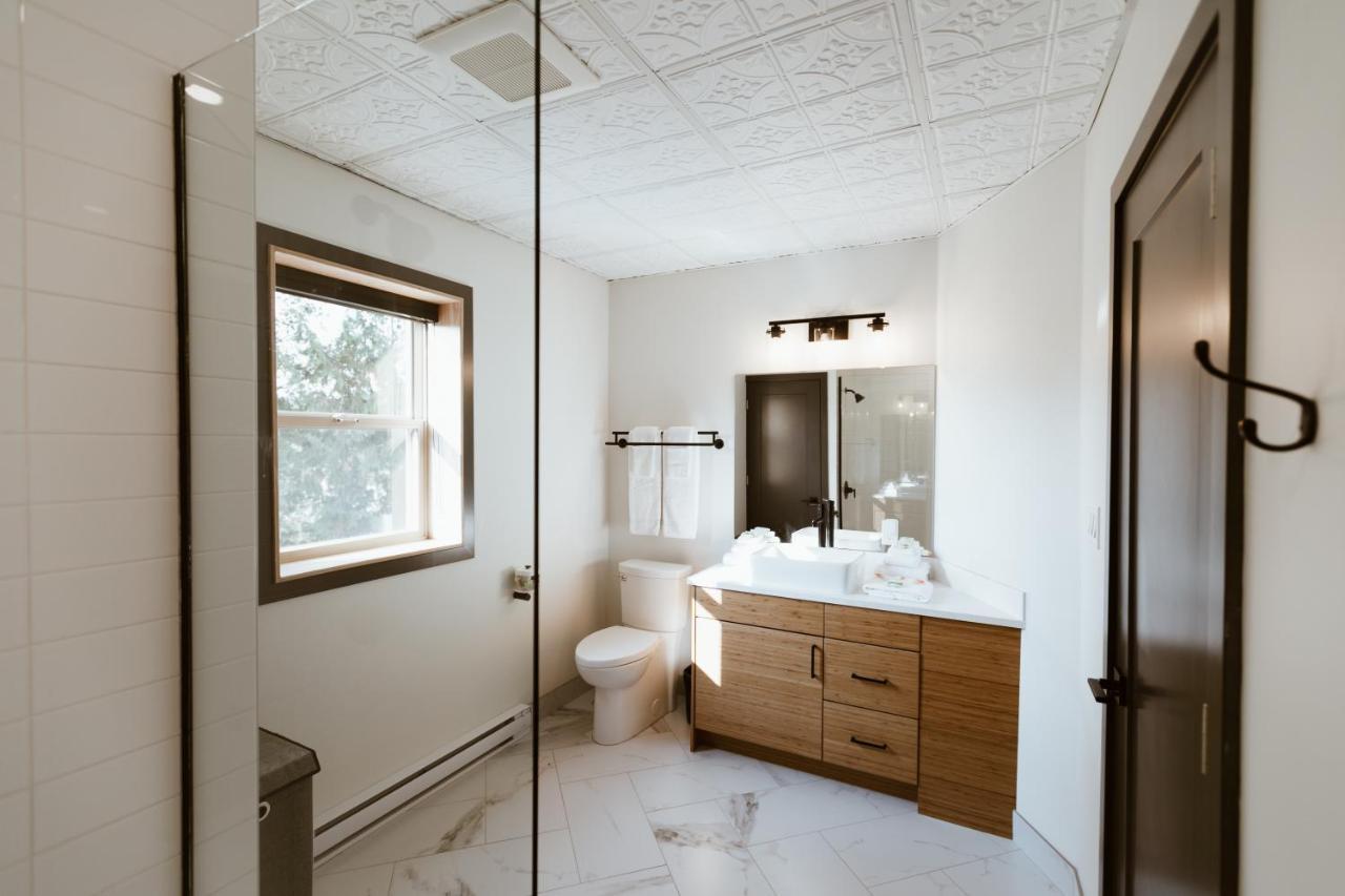 The Flying Steamshovel Inn Rossland Extérieur photo