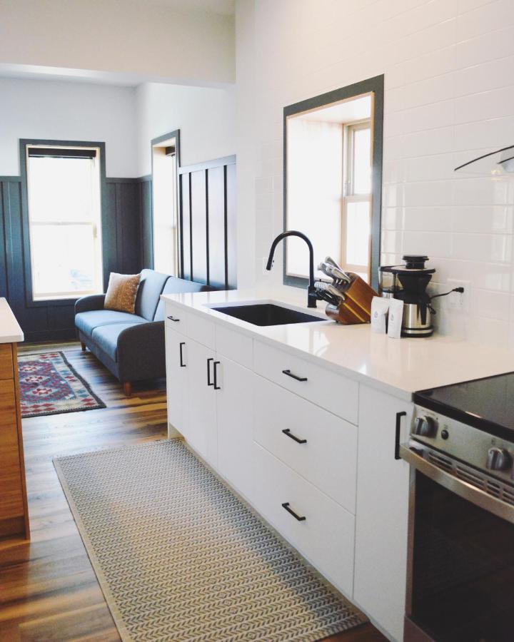 The Flying Steamshovel Inn Rossland Extérieur photo