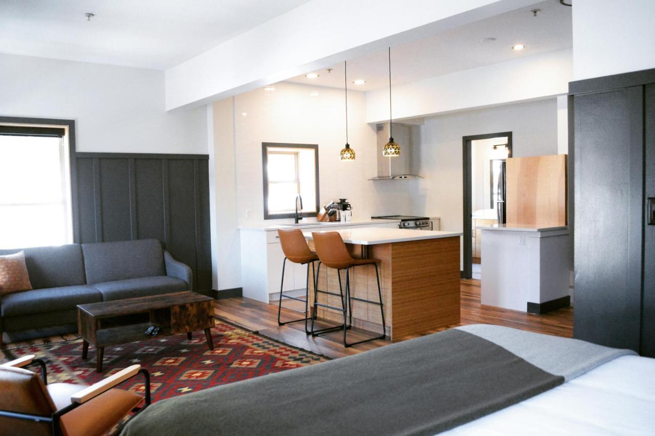 The Flying Steamshovel Inn Rossland Extérieur photo