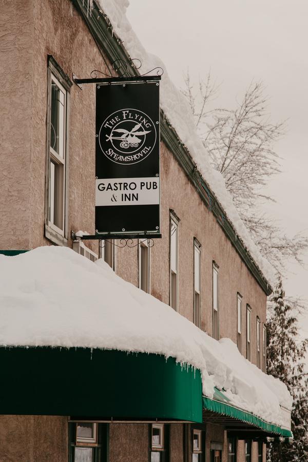 The Flying Steamshovel Inn Rossland Extérieur photo