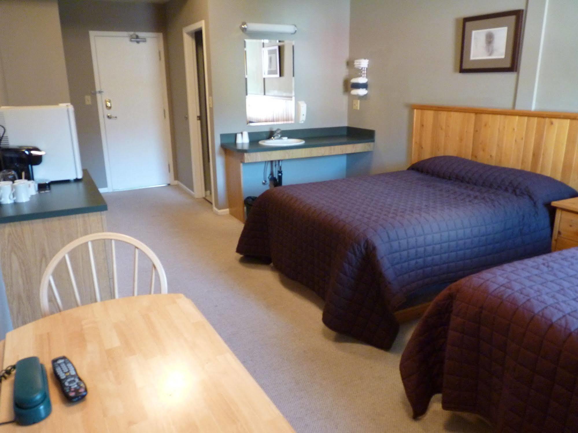 The Flying Steamshovel Inn Rossland Extérieur photo