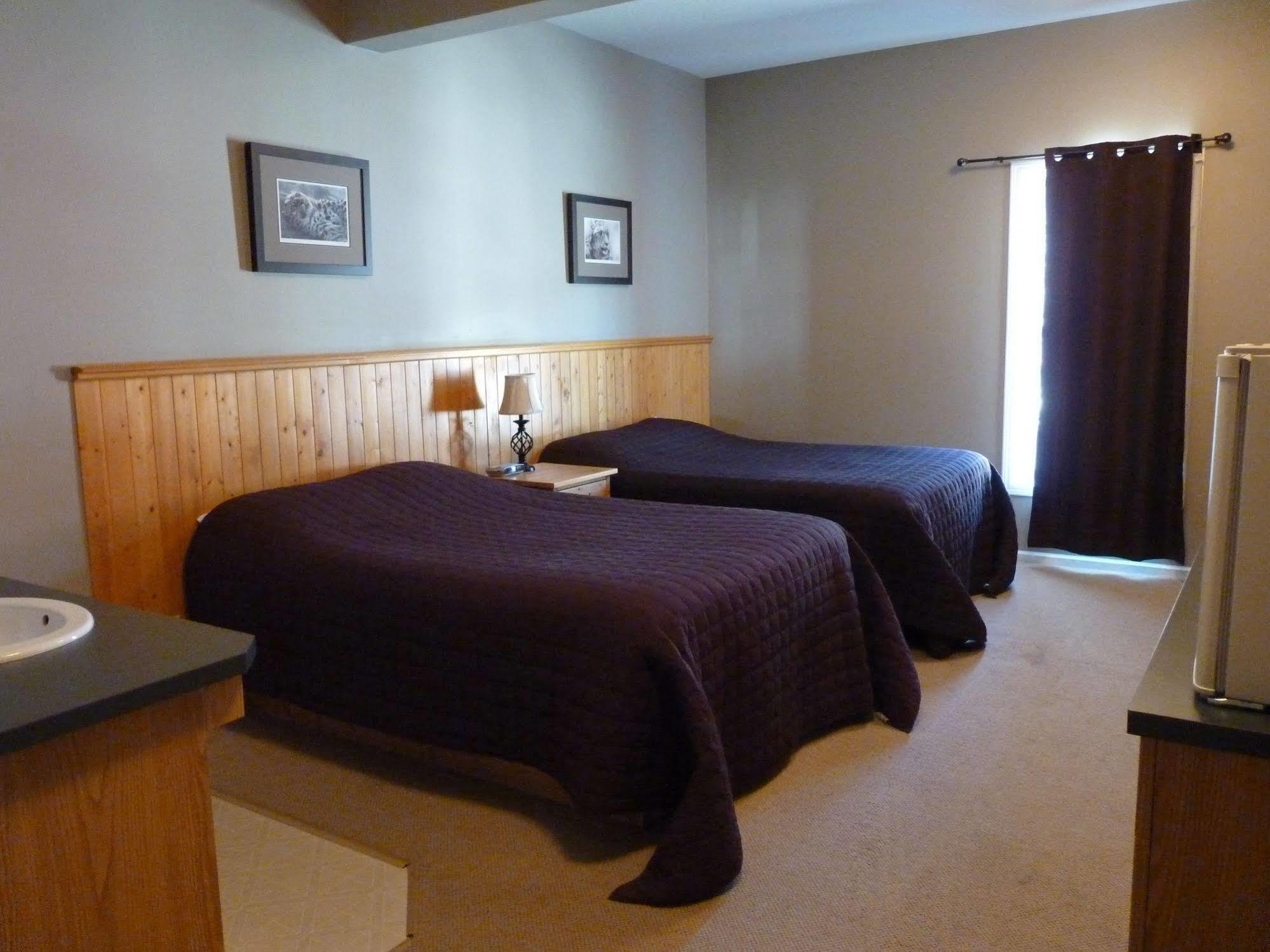 The Flying Steamshovel Inn Rossland Extérieur photo