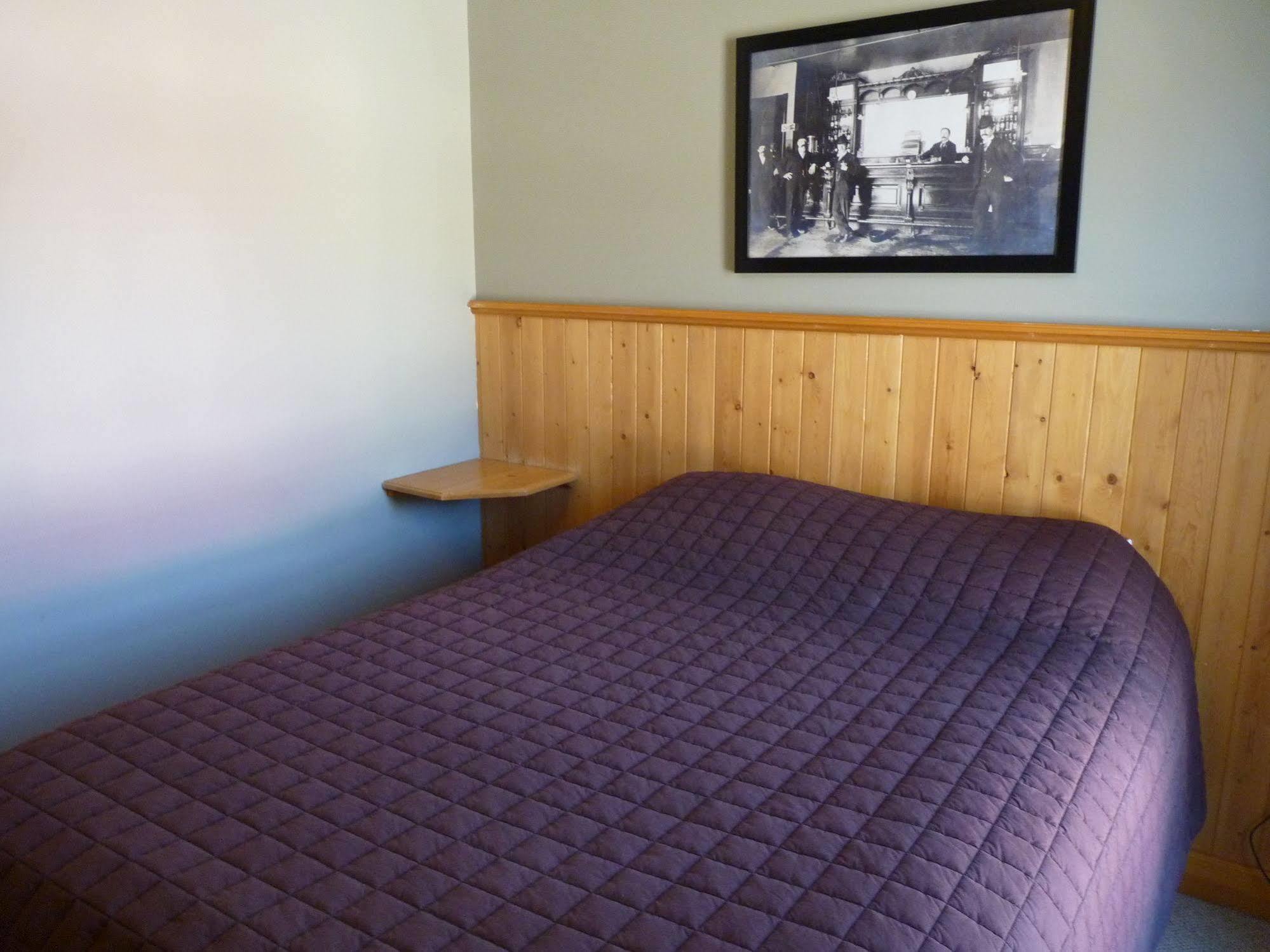 The Flying Steamshovel Inn Rossland Extérieur photo