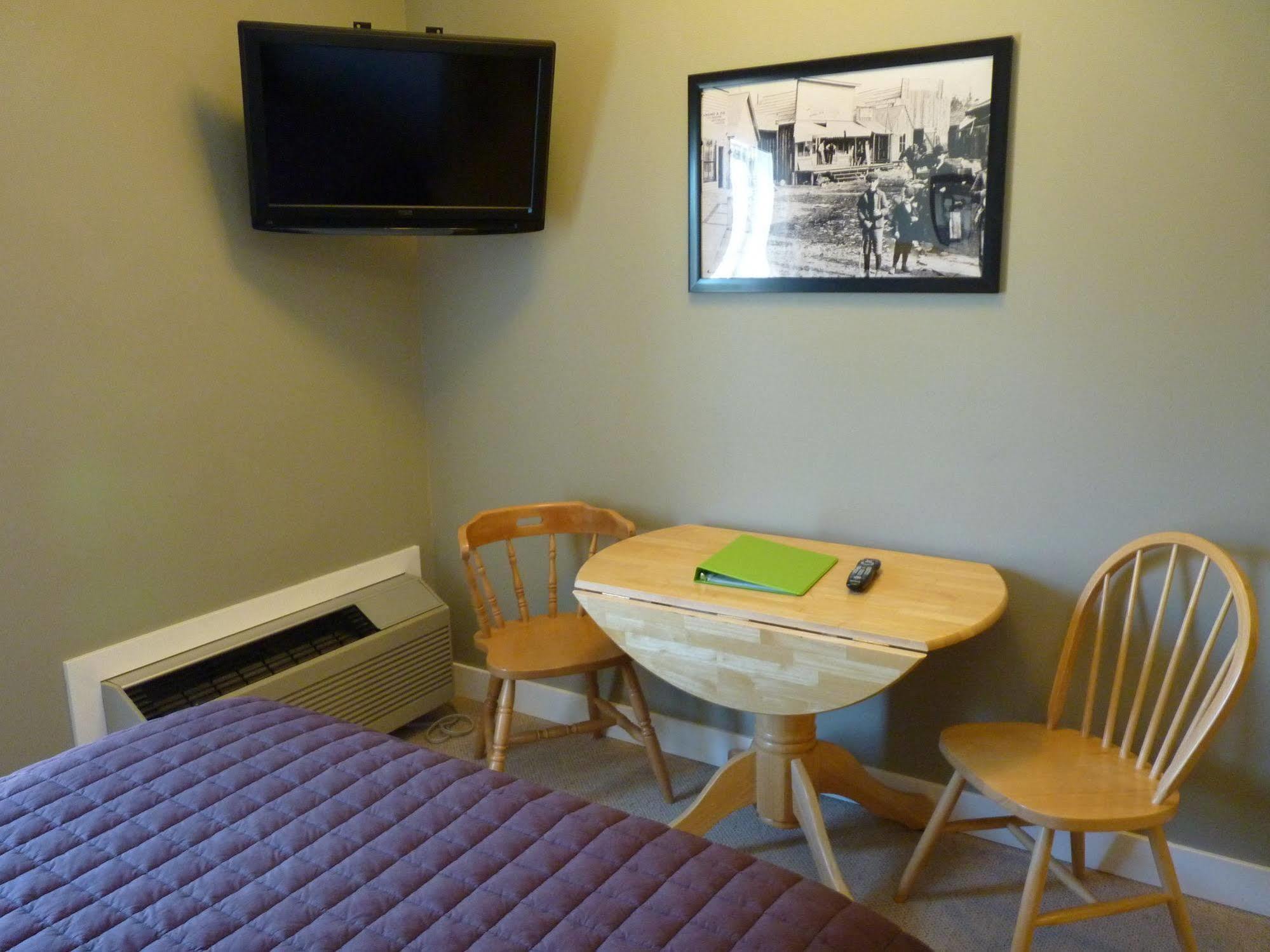 The Flying Steamshovel Inn Rossland Extérieur photo