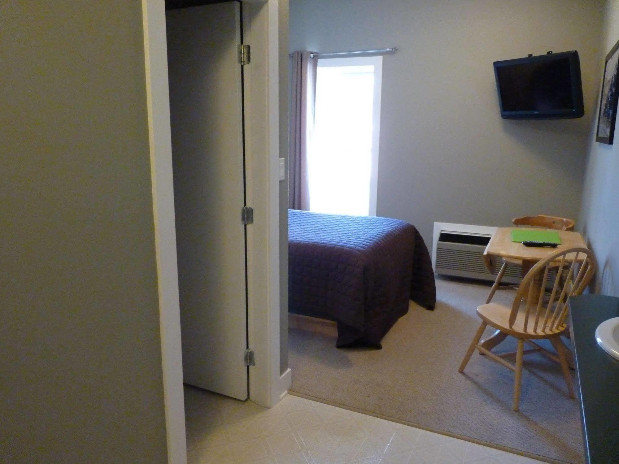 The Flying Steamshovel Inn Rossland Extérieur photo